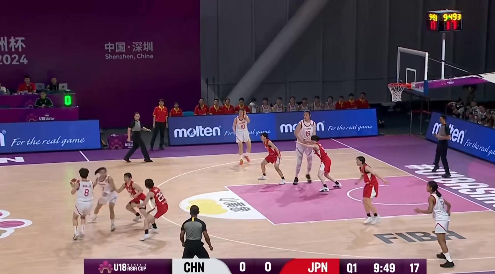 日本女篮的中锋比张子宇差了有快三个头！这
